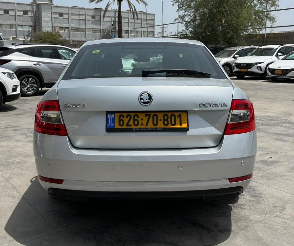 חלק אחורי של סקודה Skoda