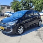 מבט על צד שמאל של שברולט ספארק בצבע שחור