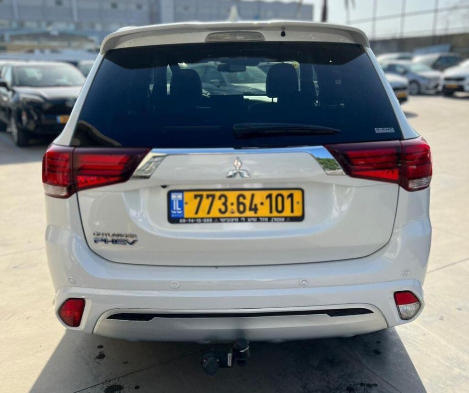 מיצובישי אאוטלנדר 2019 יד שניה חלק אחורי