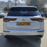 מיצובישי אאוטלנדר 2023 צבע לבן