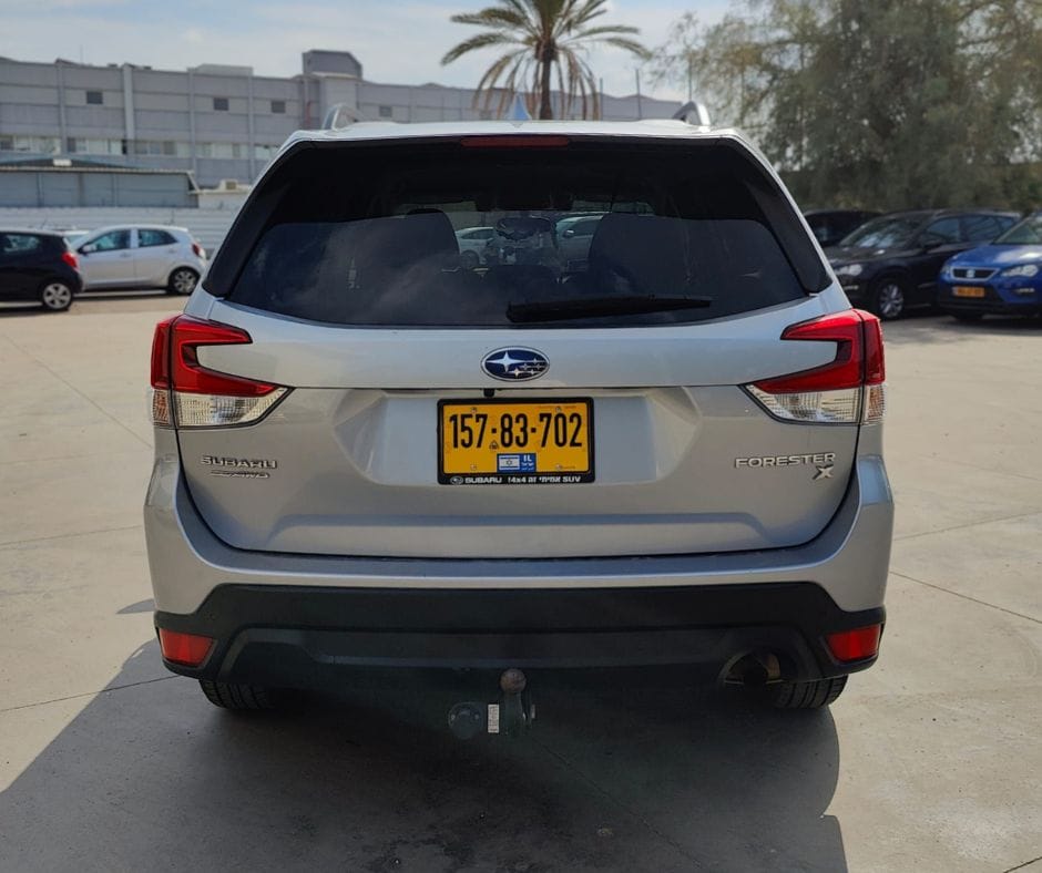 חלק אחורי של סובארו פורסטר (Subaru Forester) שנתון 2020