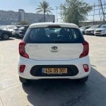 חלק אחורי של קיה פיקנטו LX בצבע לבן