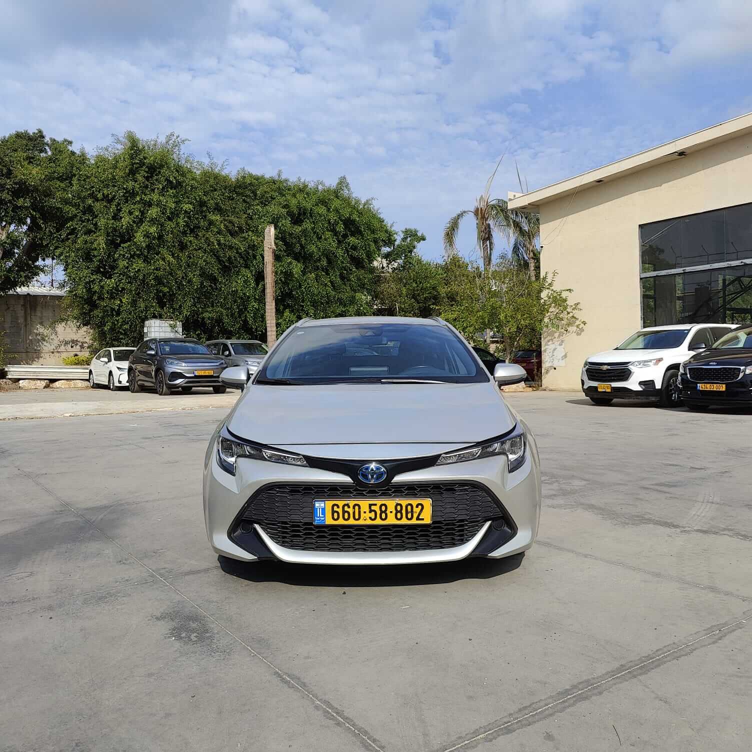 טויוטה קורולה סטיישן כסוף 2021 יד שניה