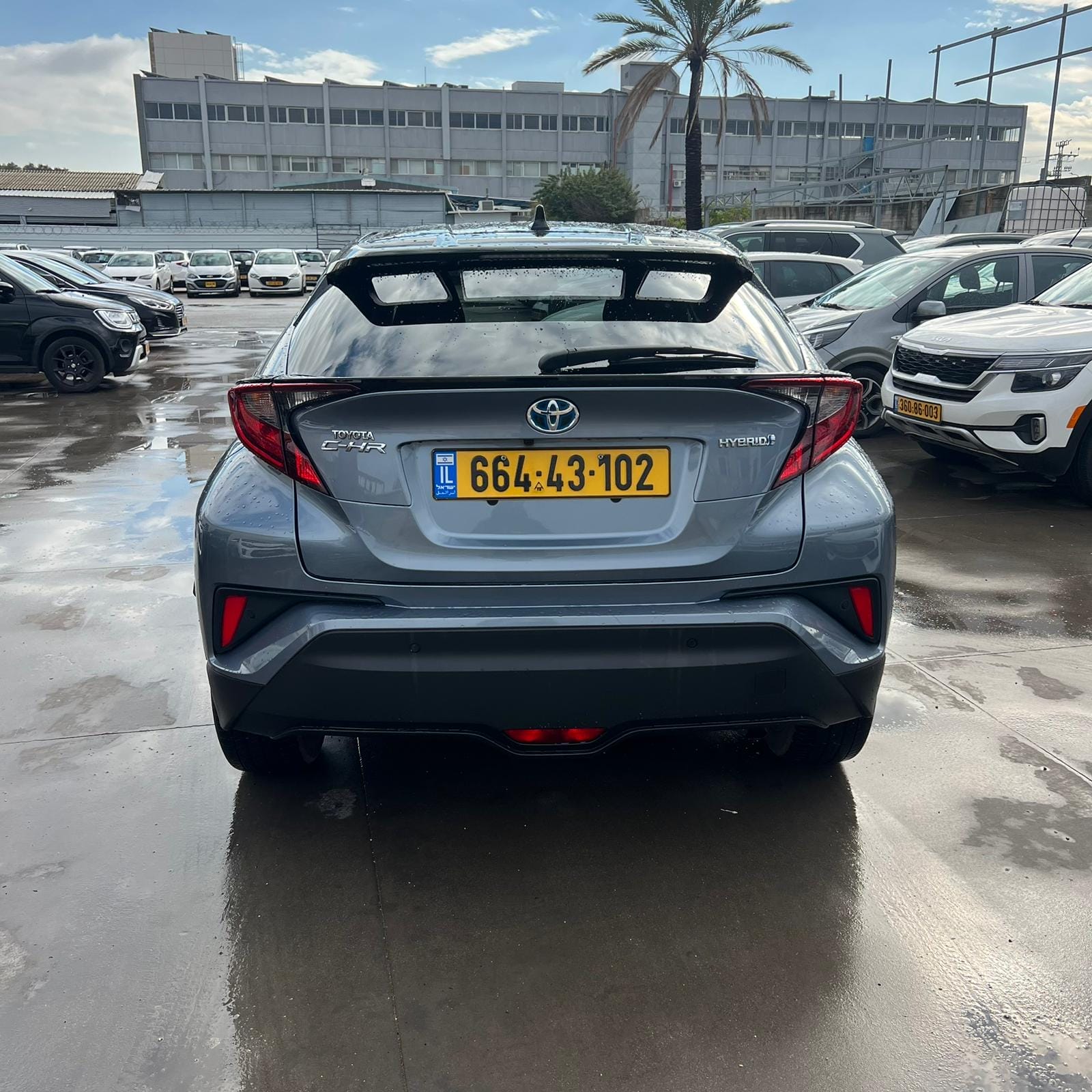 טויוטה C-HR שנת 2021 כסופה