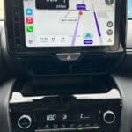 יאריס קרוס לבנה 2025 פנים