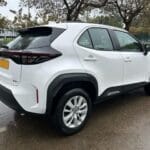 יאריס קרוס לבנה 2025 פרופיל