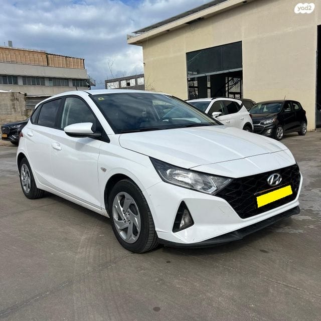 יונדאי i20 2023 לבנה - צד ימין