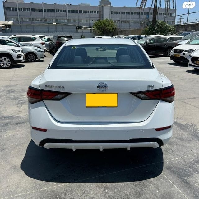 ניסאן סנטרה 2021 לבנה אחורי