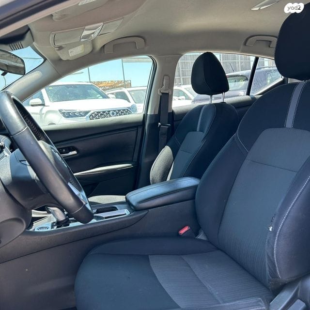 ניסאן סנטרה 2021 לבנה נהג צד