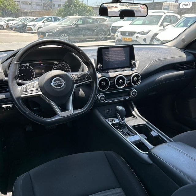 ניסאן סנטרה 2021 לבנה תא נהג