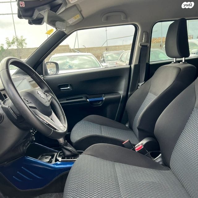 סוזוקי איגניס 2023 שחורה פנים