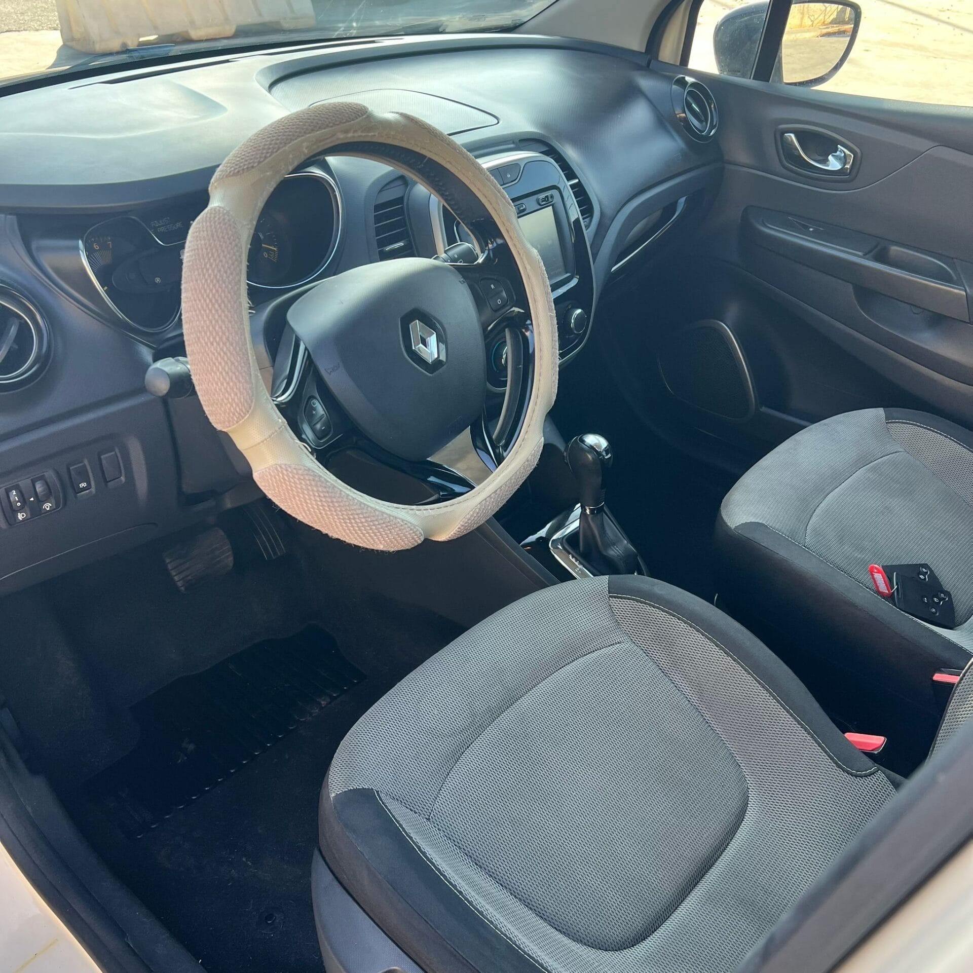 רנו קפצ'ור שנת 2016 תא נהג