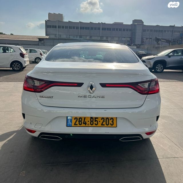 רנו מגאן 2022 לבנה אחורי
