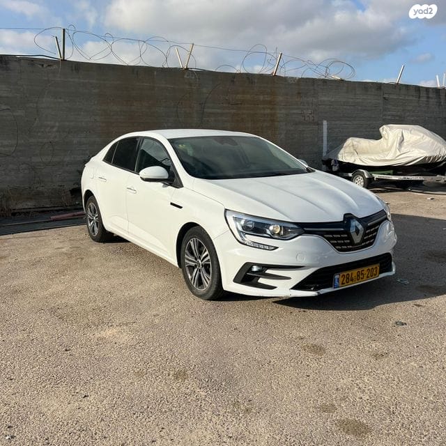 רנו מגאן 2022 לבנה חזית ימין