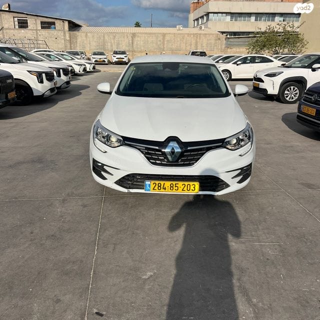 רנו מגאן 2022 לבנה חזית