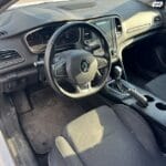 רנו מגאן 2022 לבנה תא נהג