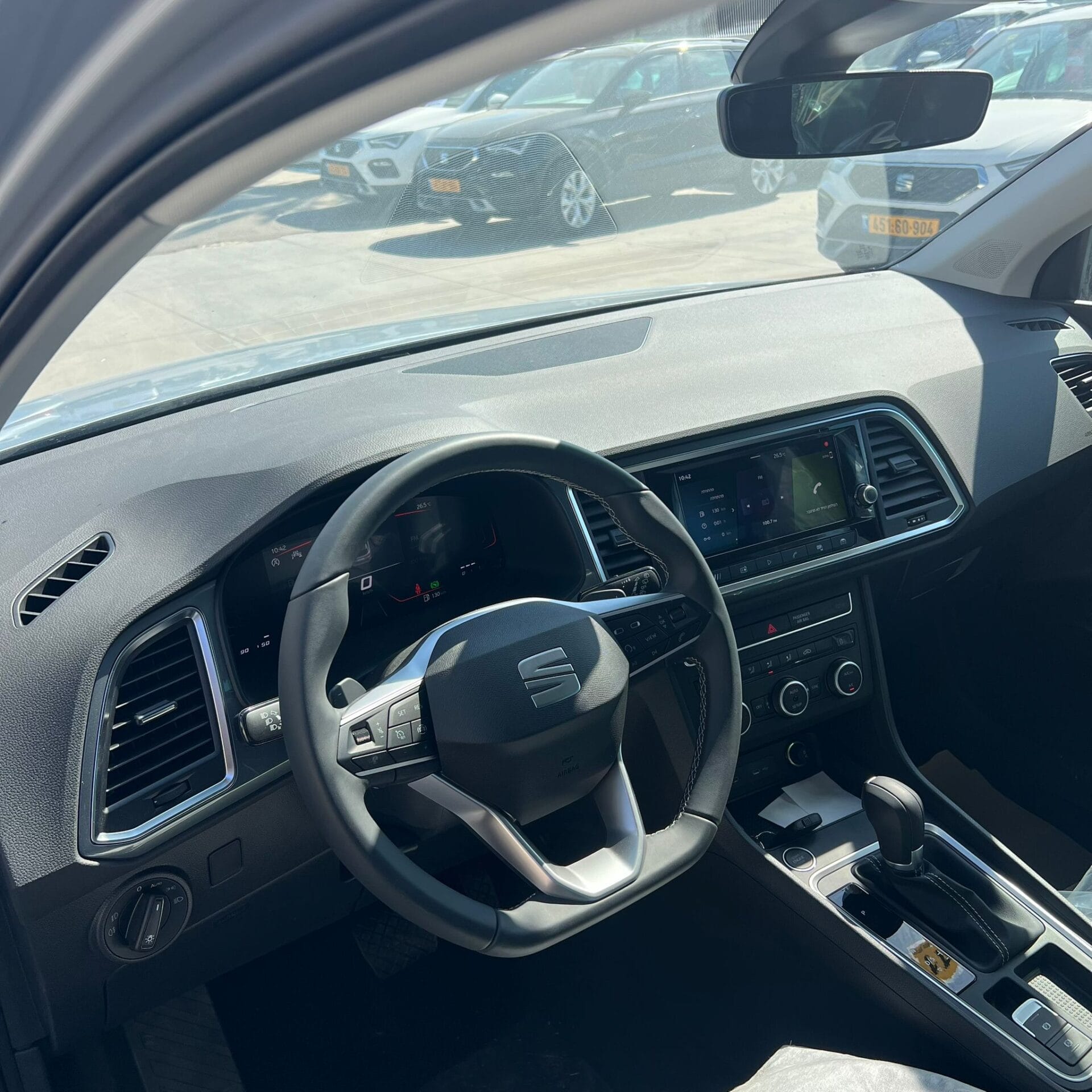 סיאט אטקה 2025 כסופה תא נהג