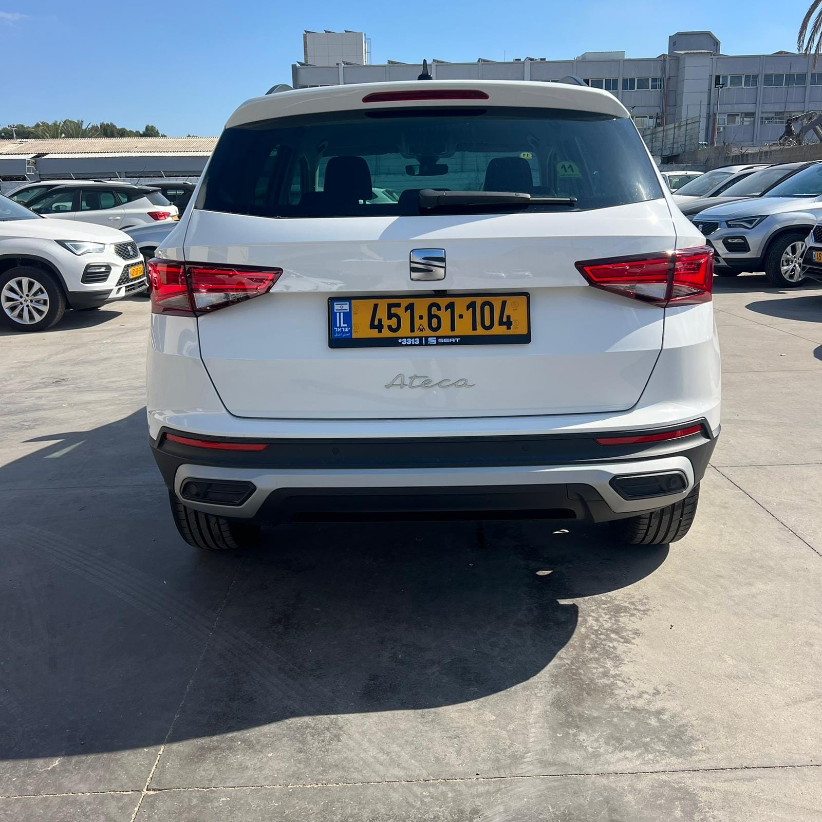 סיאט אטקה 2025 לבנה אחורי