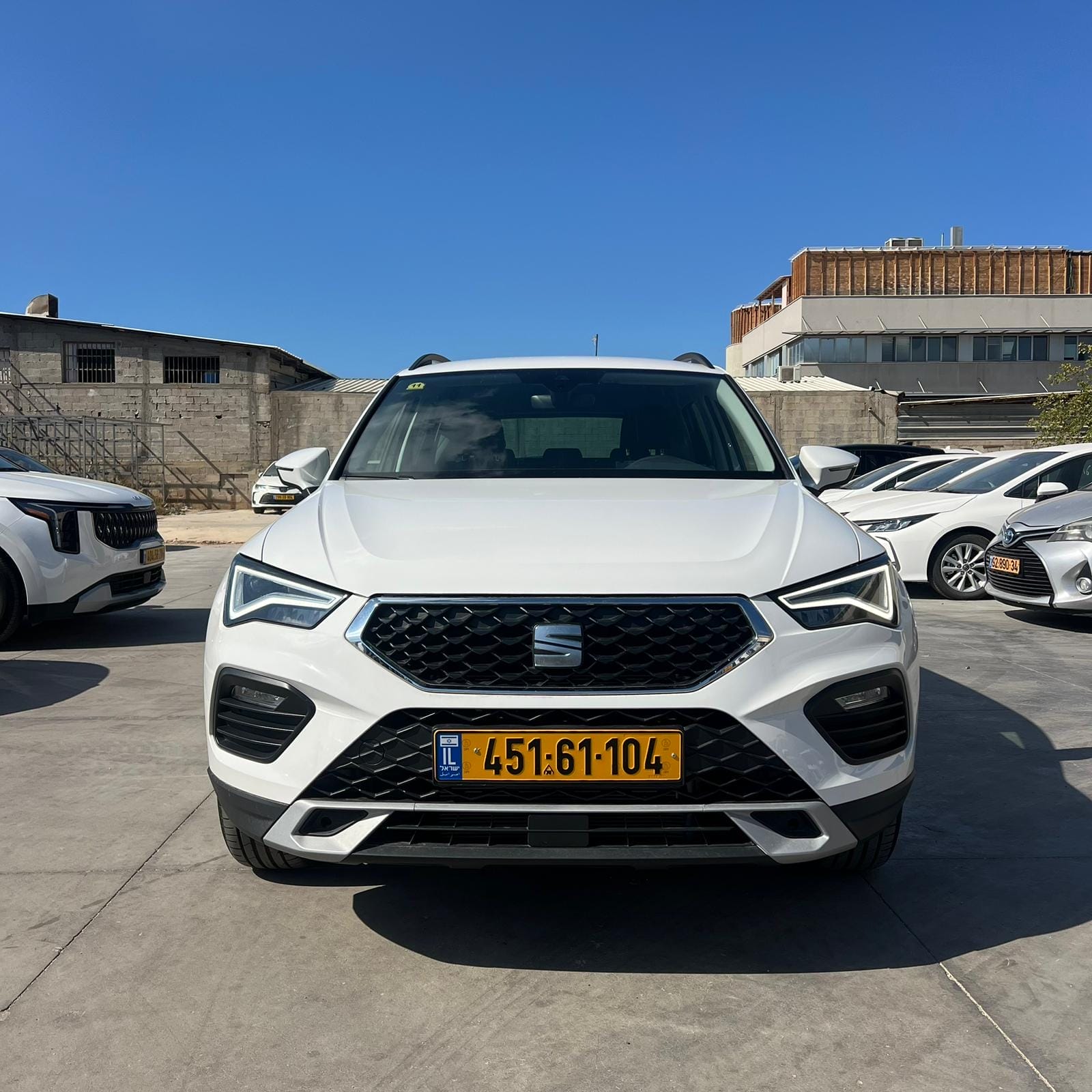 סיאט אטקה 2025 לבנה חזית