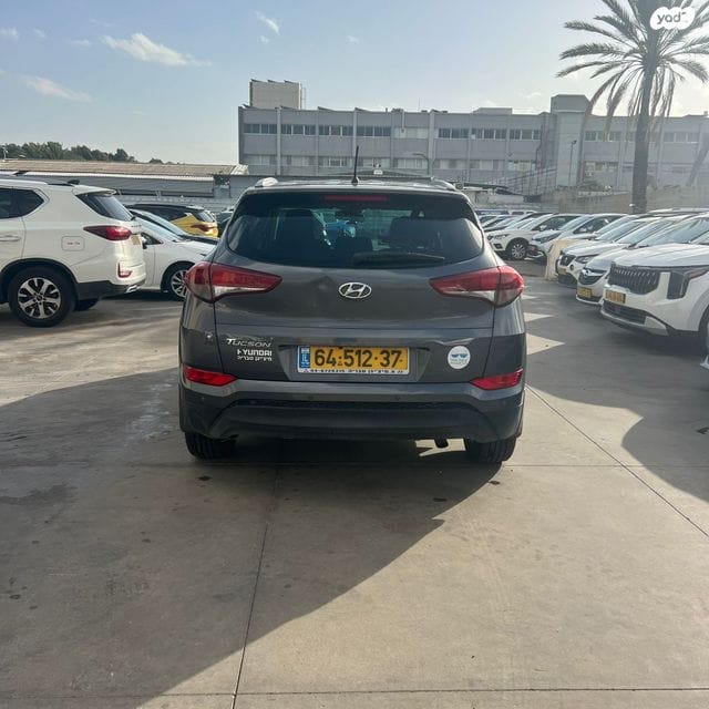 יונדאי טוסון 2016 אפורה אחורי